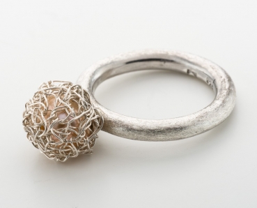 Silber-Ring mit Roséperle gehäkelt
